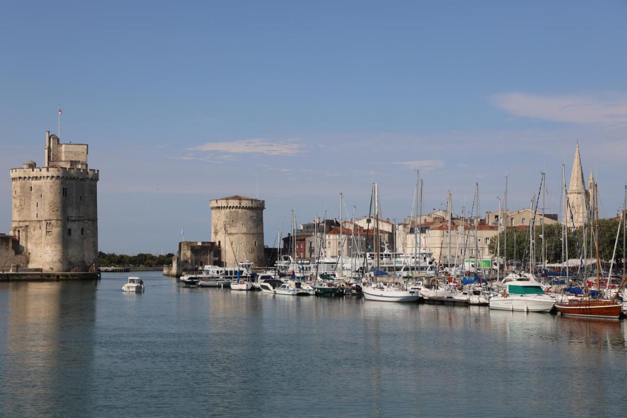 Un Hotel Sur Le Port La Rochelle  Bagian luar foto